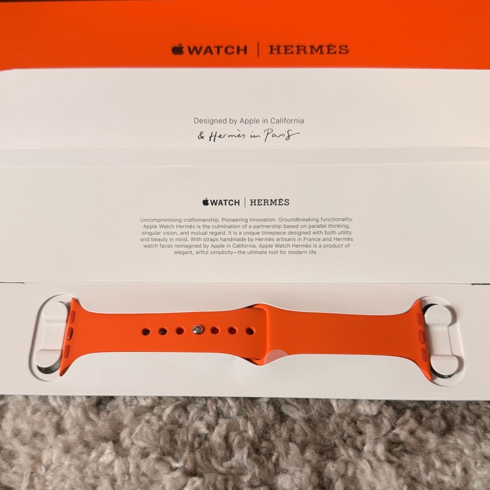 Hermes Apple Watch Orange Band S/M Brand New Authentic Apple x Hermès Sport 42mm